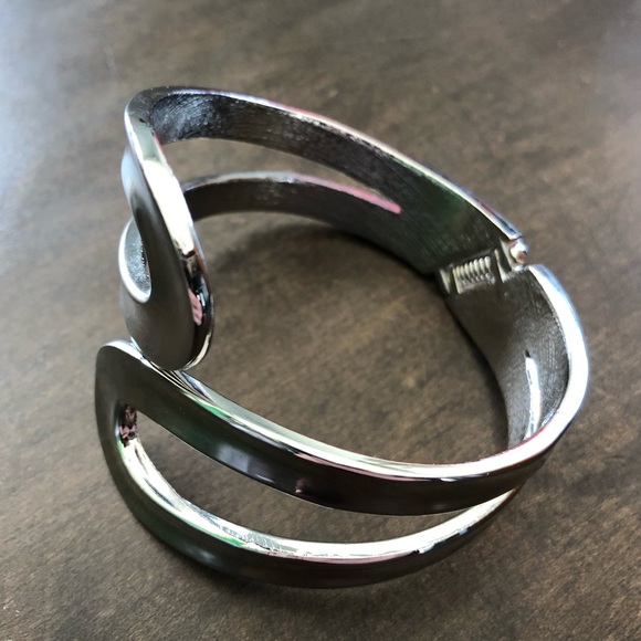 Hinged Silver Bracelet - Picture 2 of 3